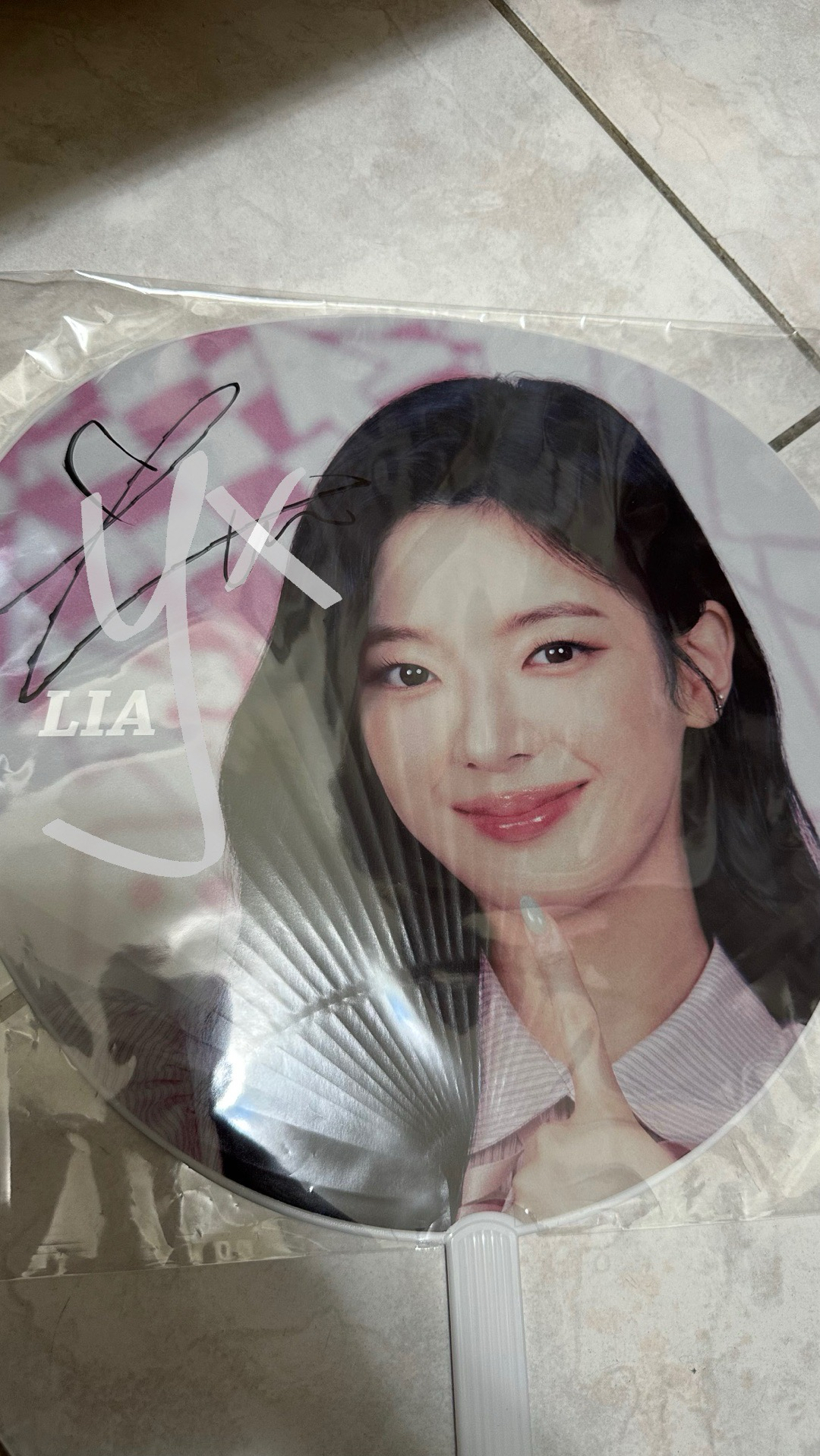 ITZY LIA 日場飯咪一番賞 親簽扇