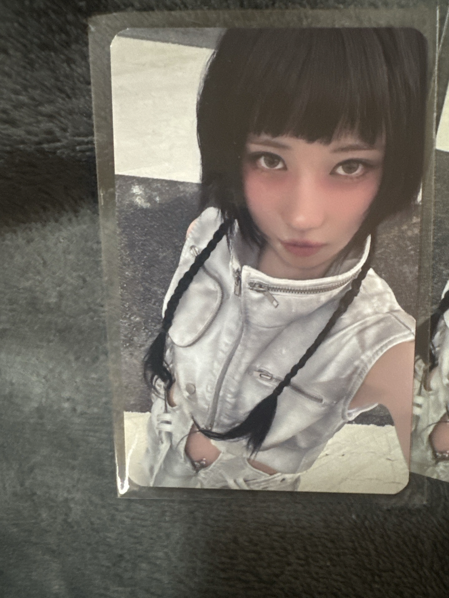 白衣角含一張綁