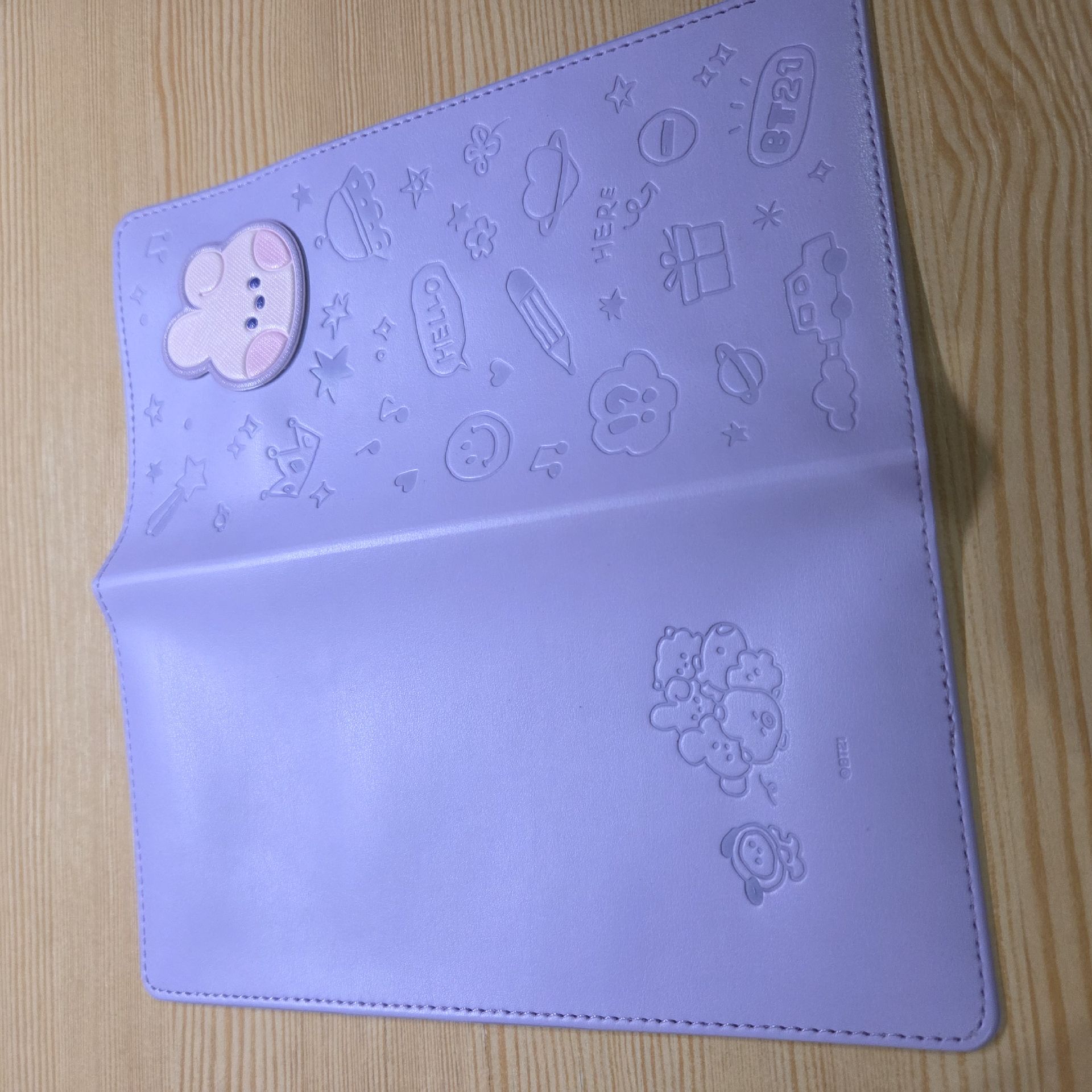 BT21 minini LEATHER PATCH 護照套[LARGE] (COOKY)