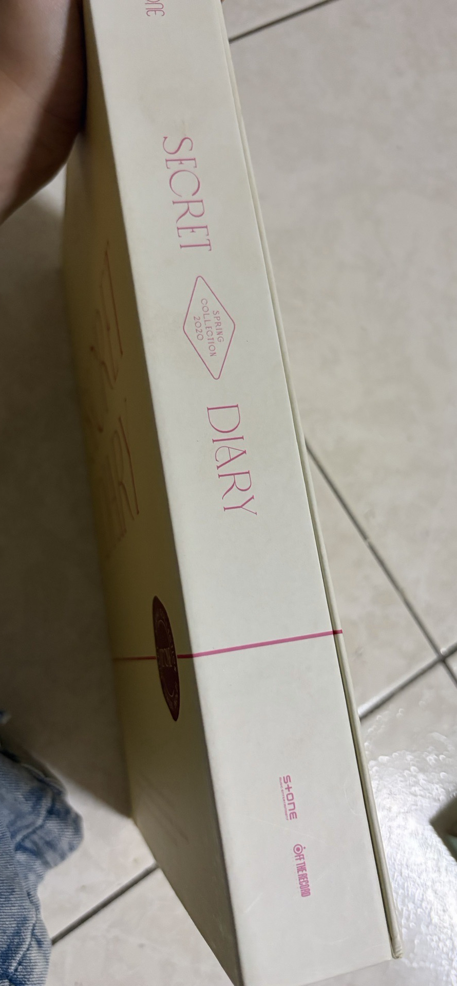 IZ*ONE SECRET DIARY Photobook Package 寫真集 年曆組（瑕疵較嚴重）