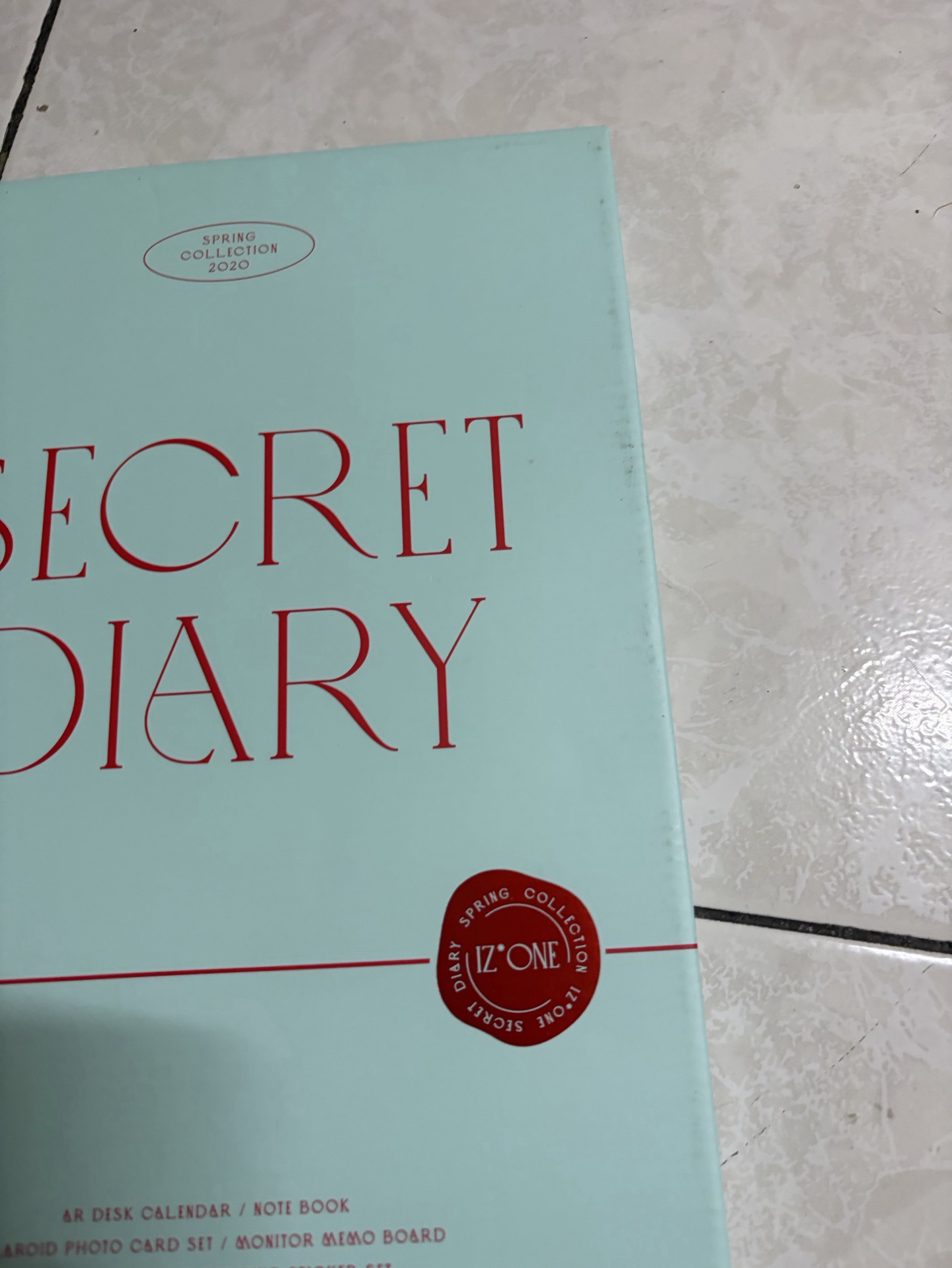 IZ*ONE SECRET DIARY Photobook Package 寫真集 年曆組（瑕疵較嚴重）