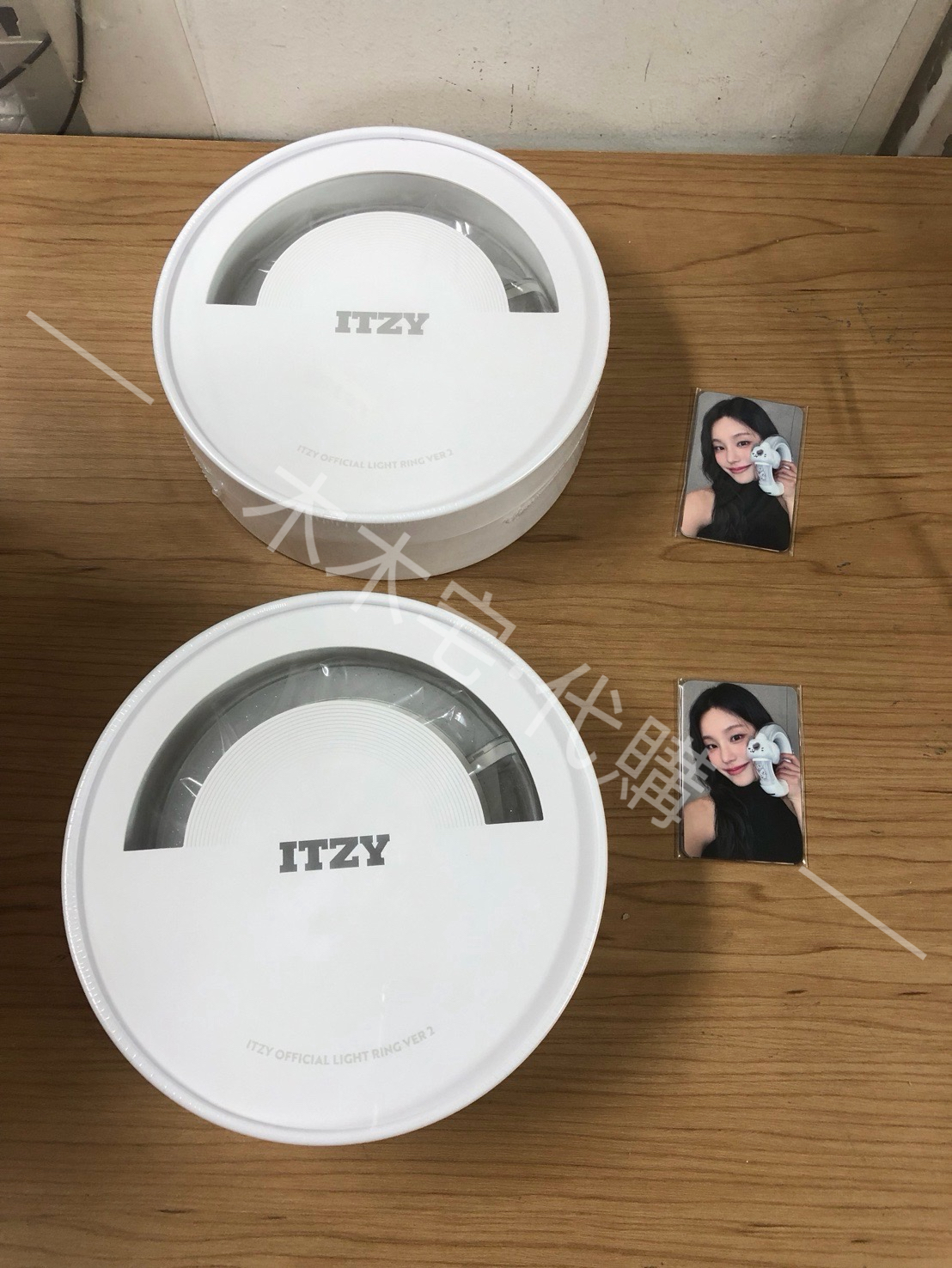 ITZY手燈(含整套小卡四月底運回）