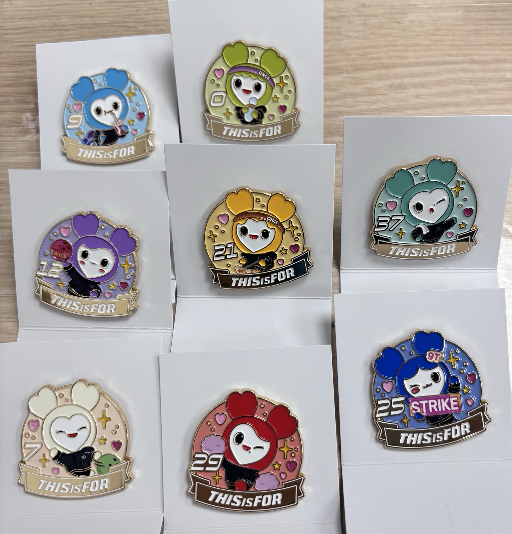 TWICE 現貨 新國立徽章確認款