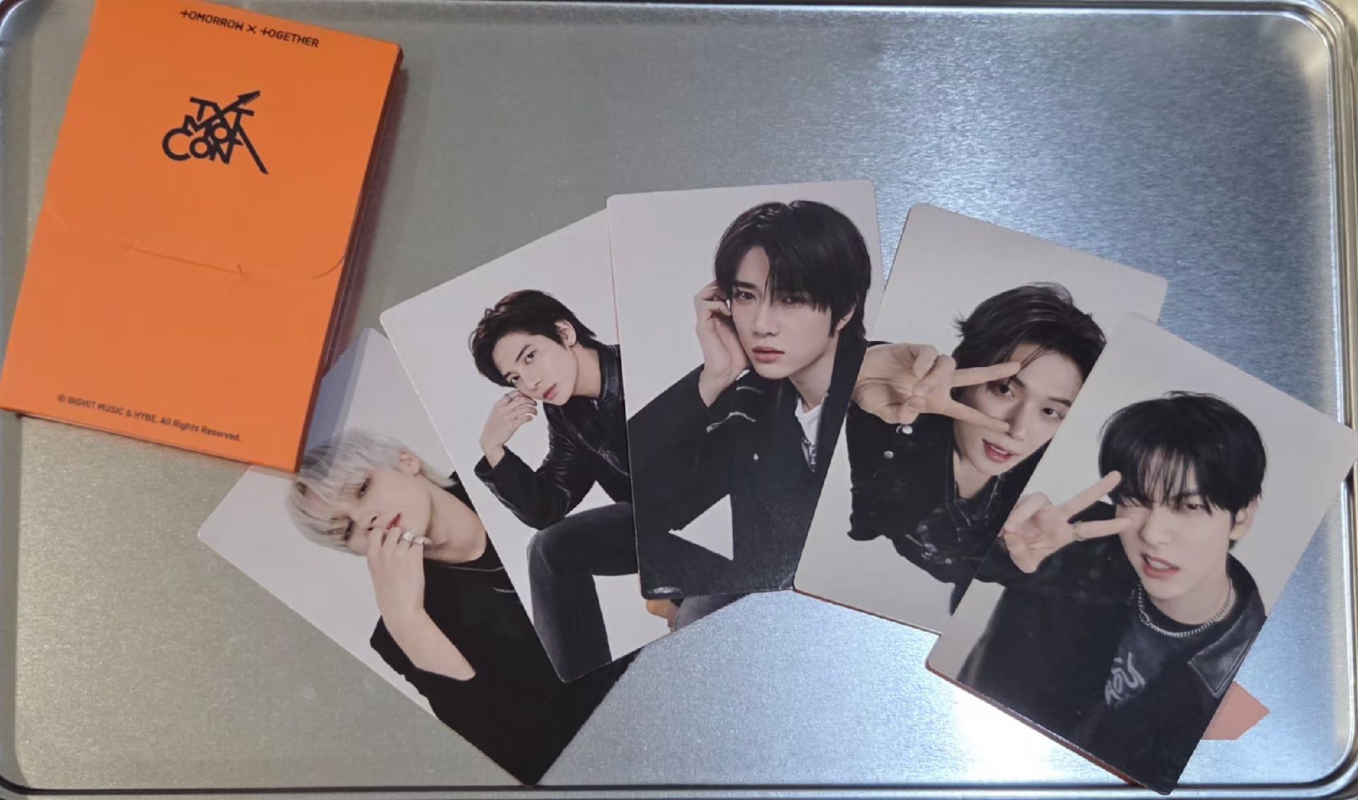 Moa con橘色卡包 (現)