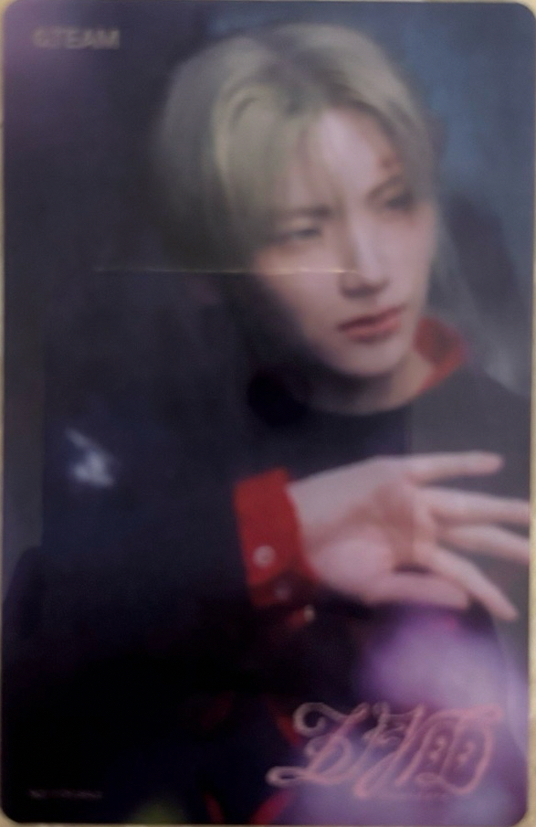 好像隔著窗戶在看誰