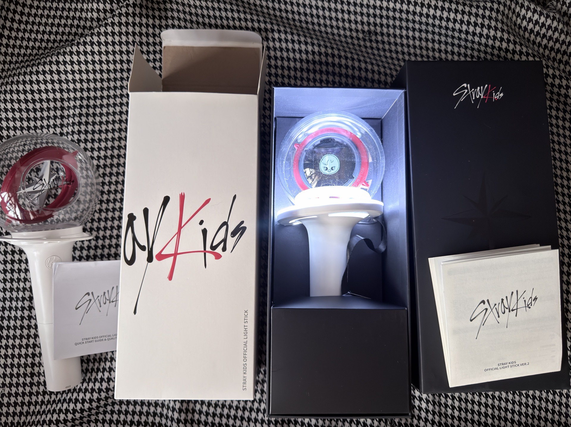 （現貨兩支一起出 一日內寄出）stray kids 一代+二代手燈 應援棒