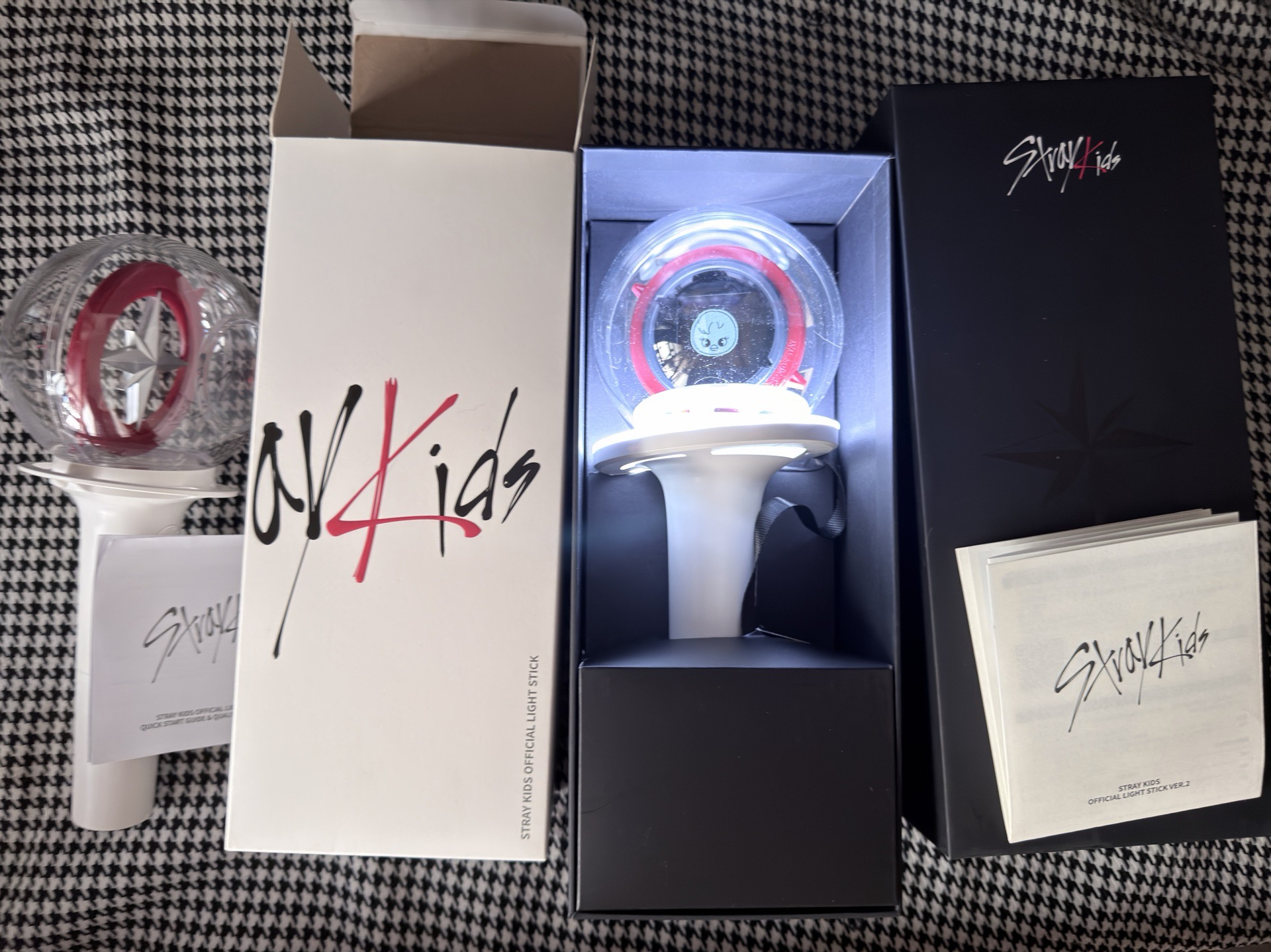 （現貨兩支一起出 一日內寄出）stray kids 一代+二代手燈 應援棒