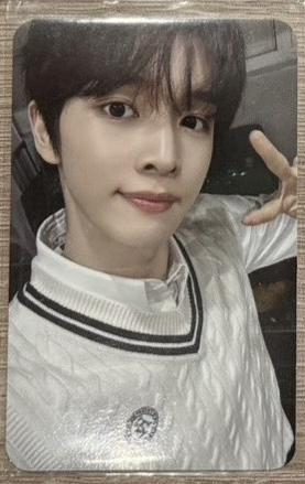 Hug 成燦 毛衣卡