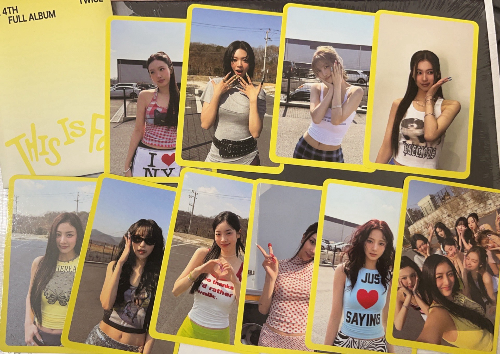 TWICE This Is For 預售禮一套