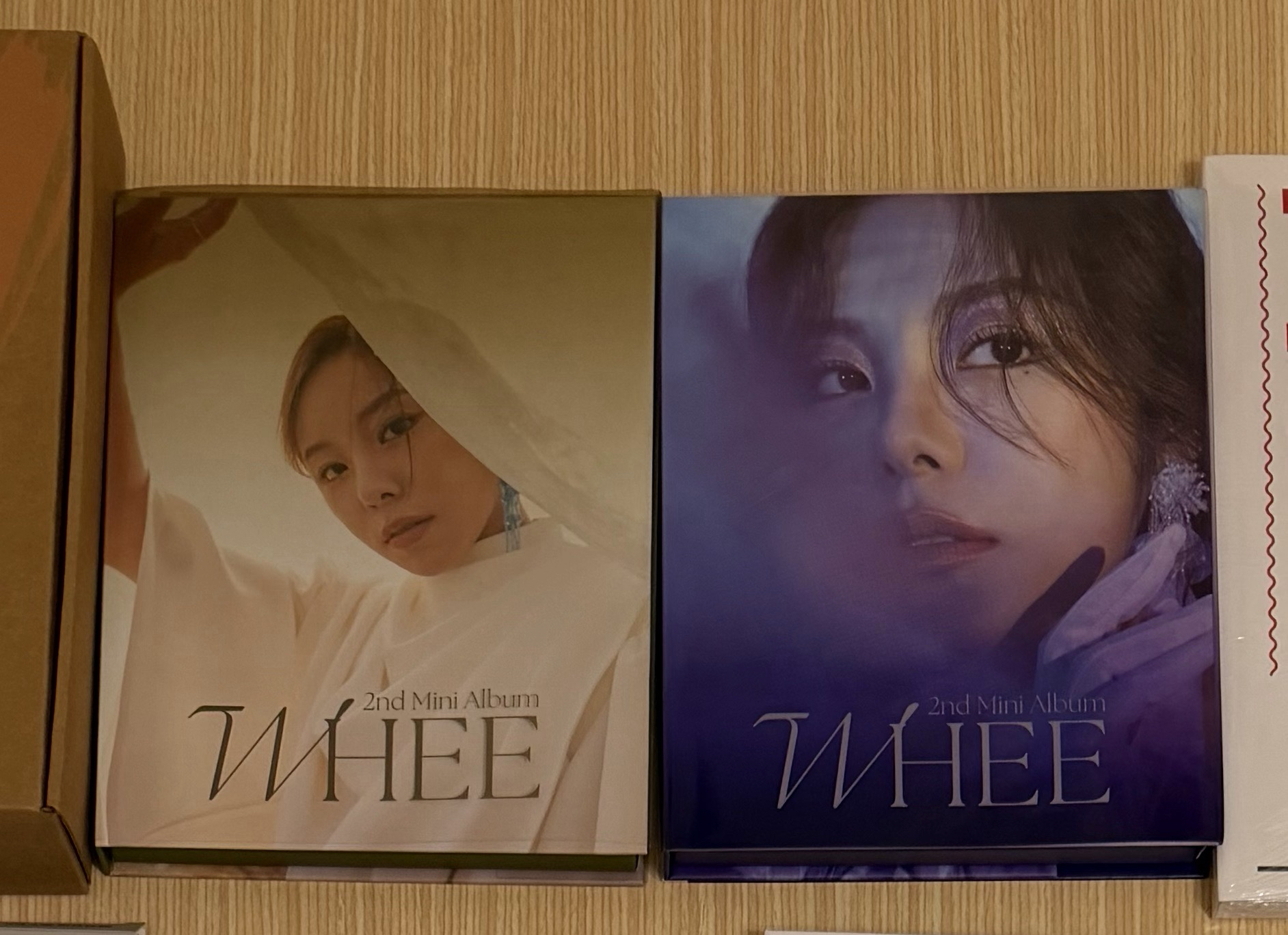 Whee West ver.+ East ver. 專輯含小卡及貼紙 兩版不拆售