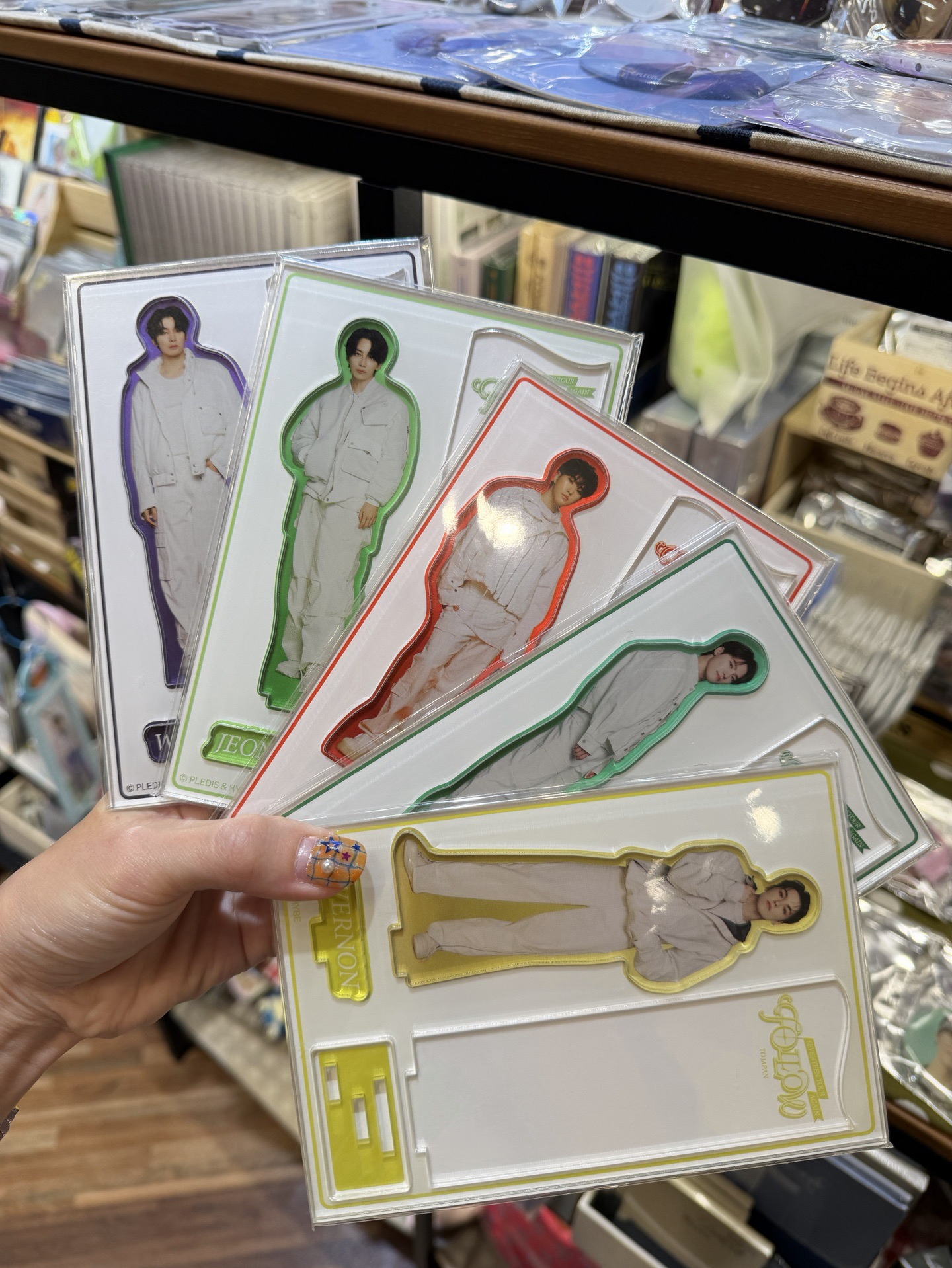 Follow again to Japan 立牌