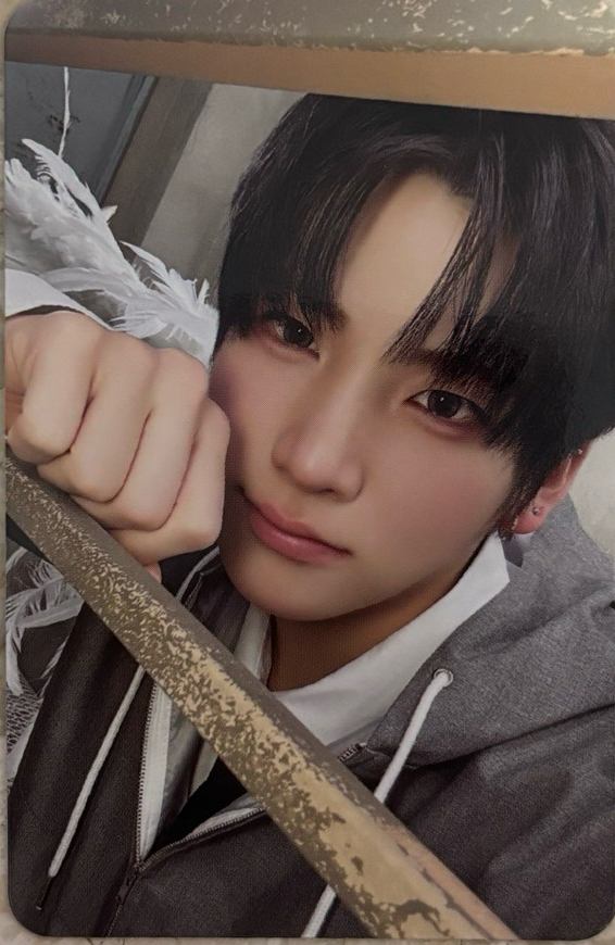 在欄杆間裝可愛