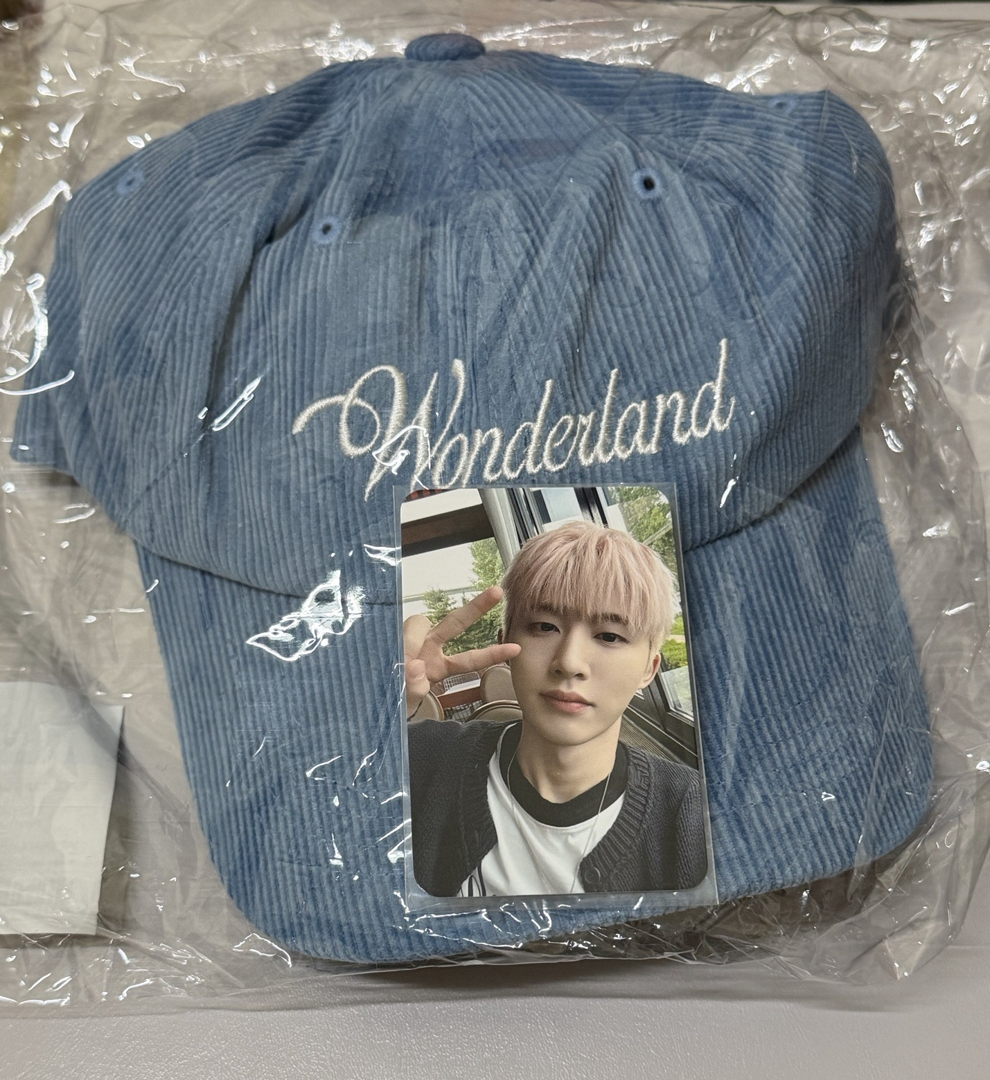 金韓彬B.I藍色帽子