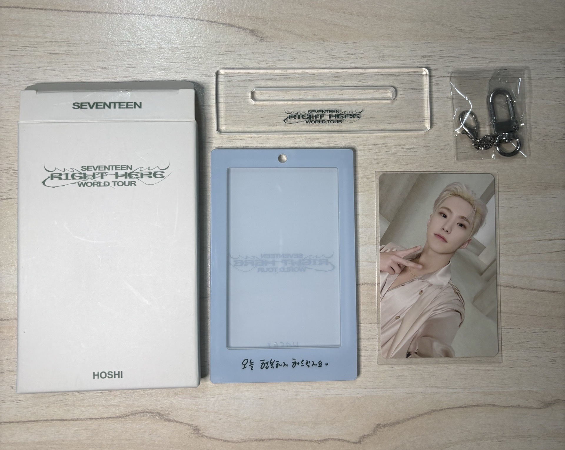 RIGHT HERE 立牌 鑰匙圈吊飾 HOSHI