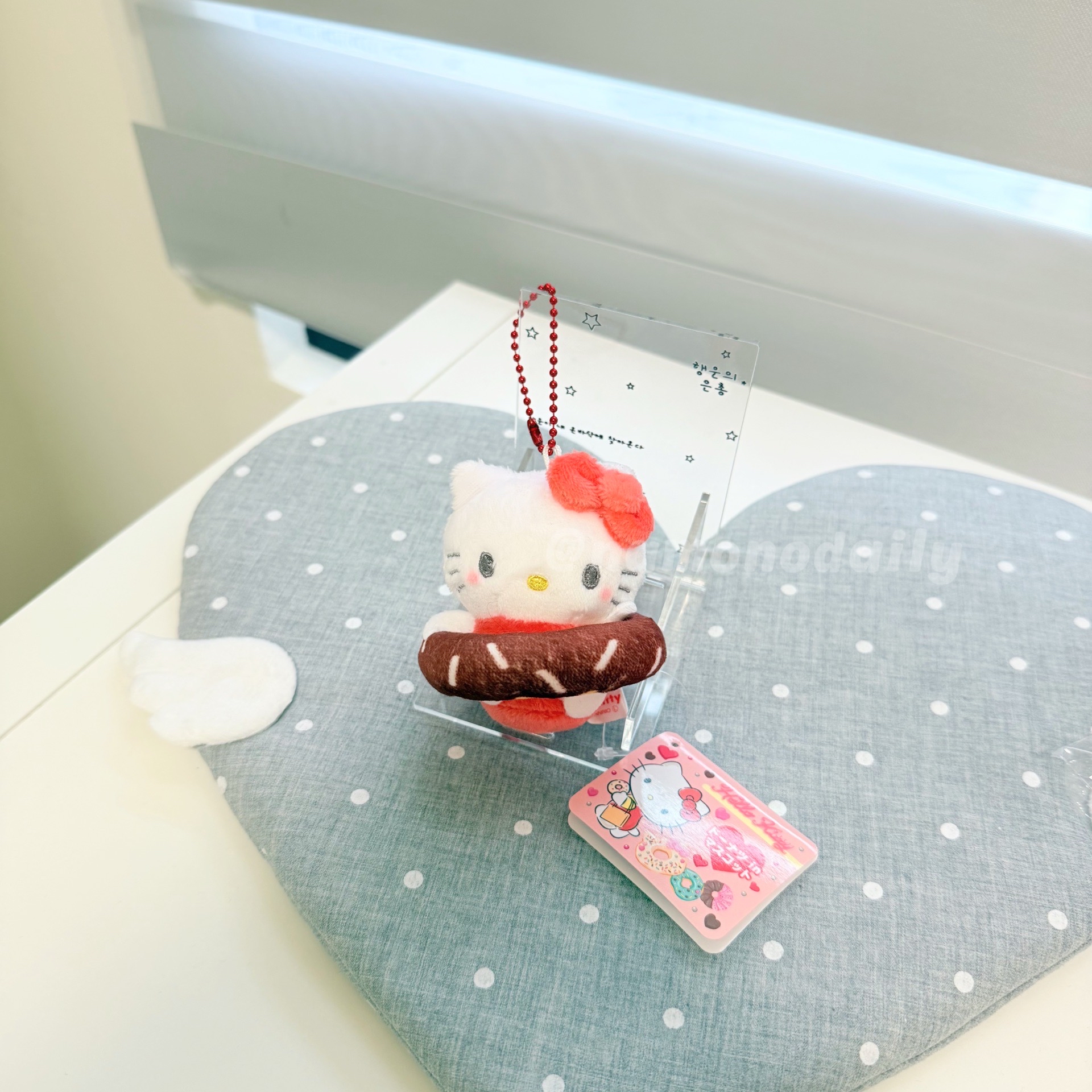 𝜗𝜚˚⋆三麗鷗甜甜圈系列毛絨吊飾 Hello Kitty 🍩