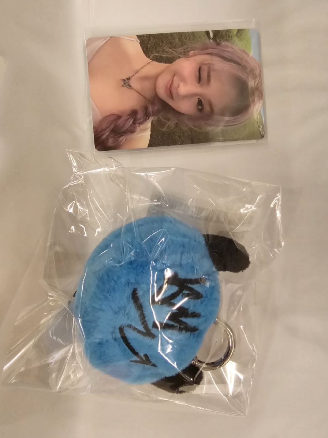 SDL 藍色毛球吊飾+塔小卡