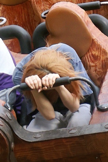 TWICE福袋 40張入！均價一張不到40！會送禮物+免運費🎁momo雲霄飛車鎮樓