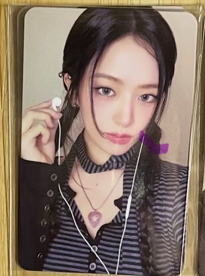 IVE REVIVE+ 正規二 特別版安兪真特典小卡 船特 耳機安（送二張小卡）