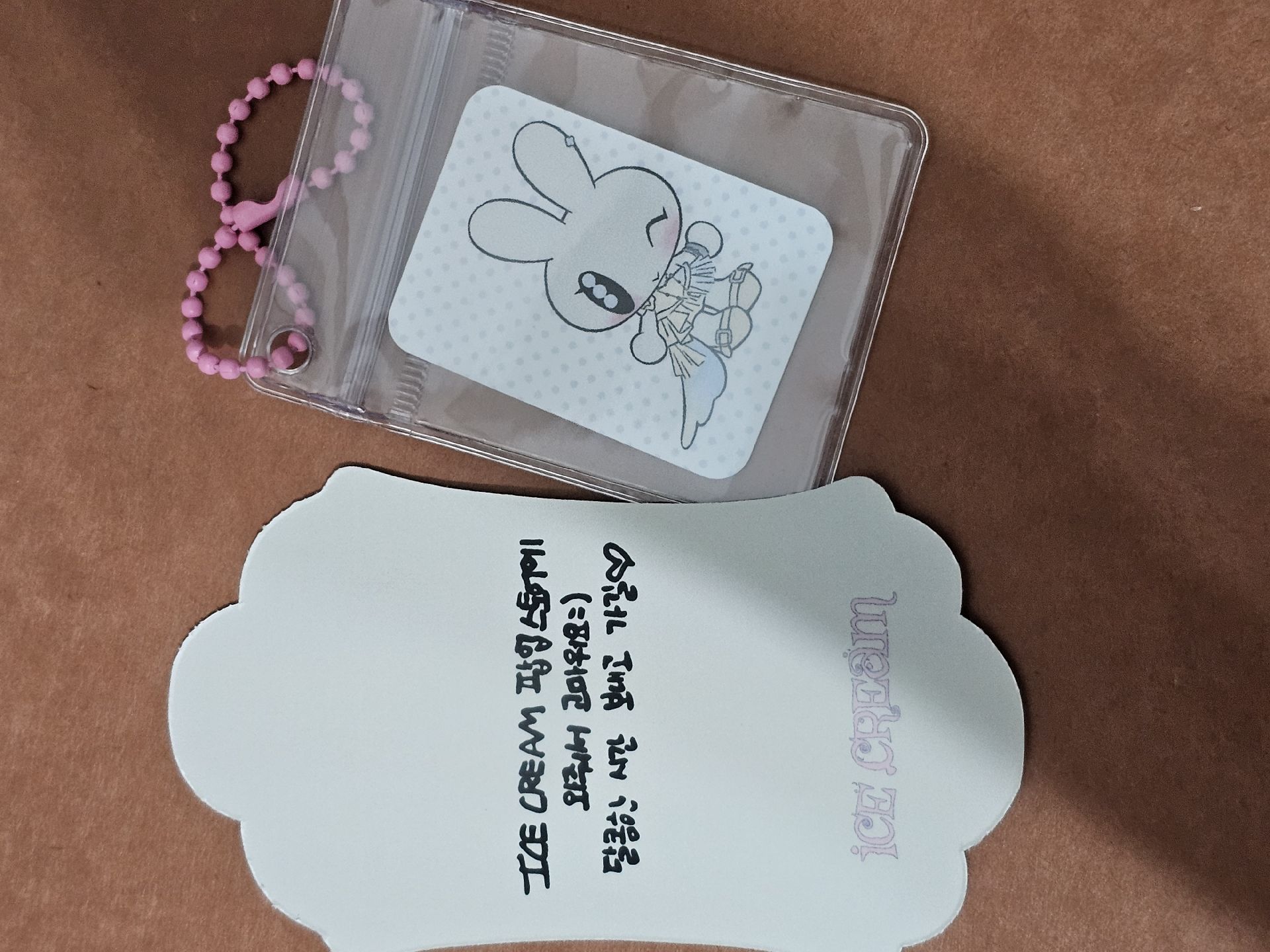 ITZY Yuna Ice Cream 快閃店入場留言卡 吊飾