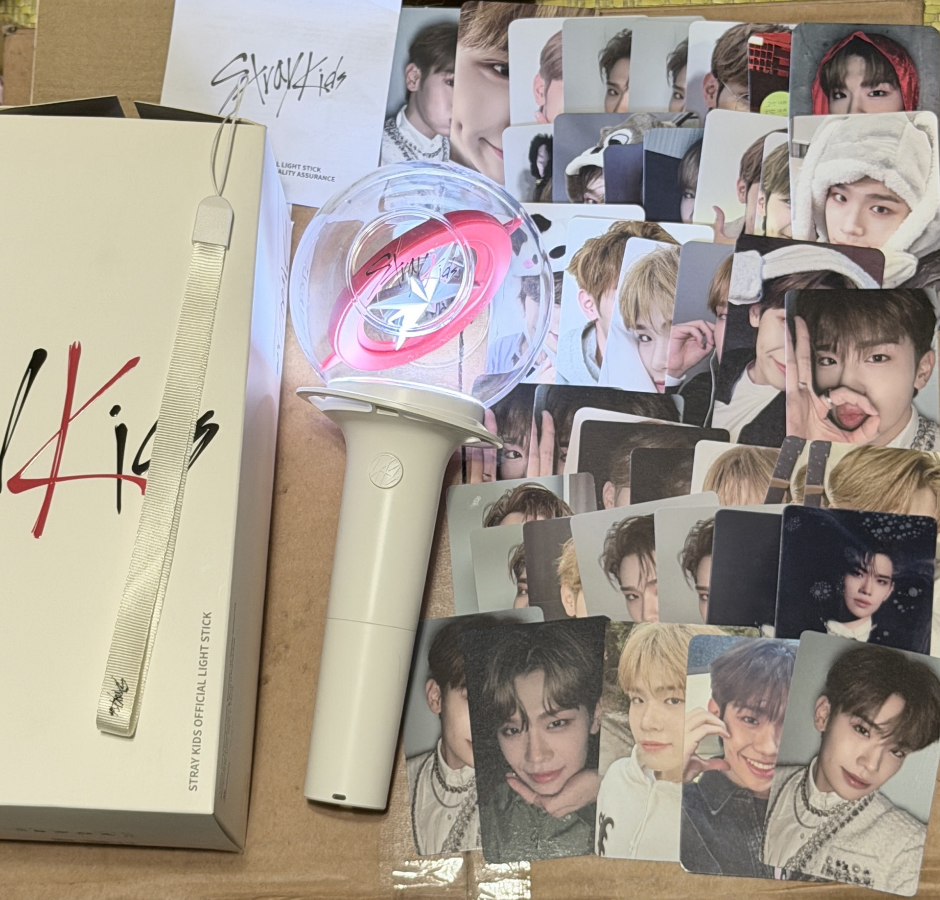 【現貨 手燈+41張太來小卡 一日內寄出】straykids 一代手燈 ZEROBASEONE ZB1 金泰來小卡特典卡
