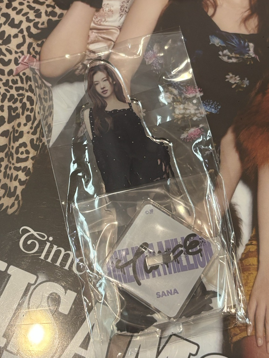 全新 六巡 Sana立牌