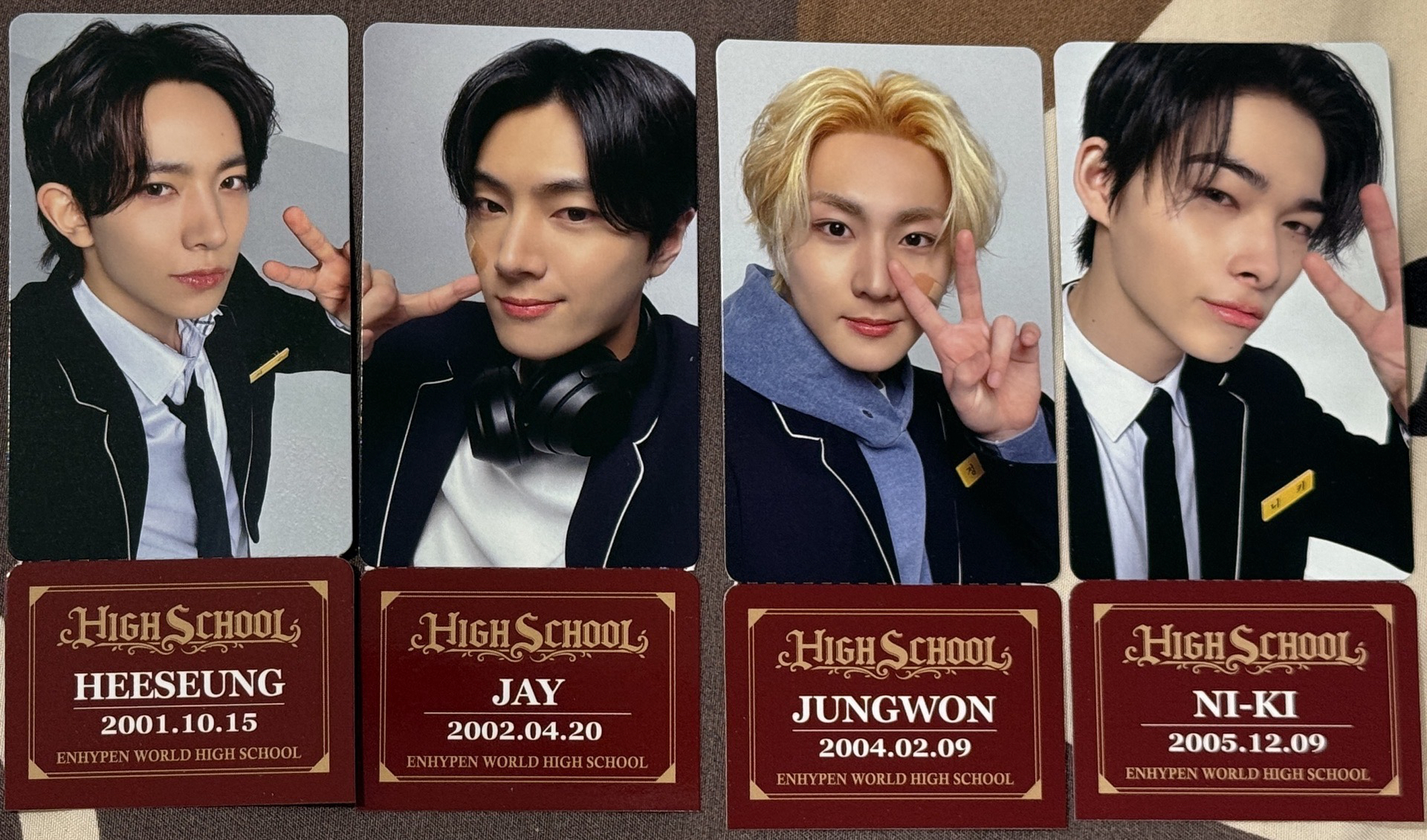 ENHYPEN WORLD 隨機卡/QQ人鑽石卡 校服/機長/吸血鬼