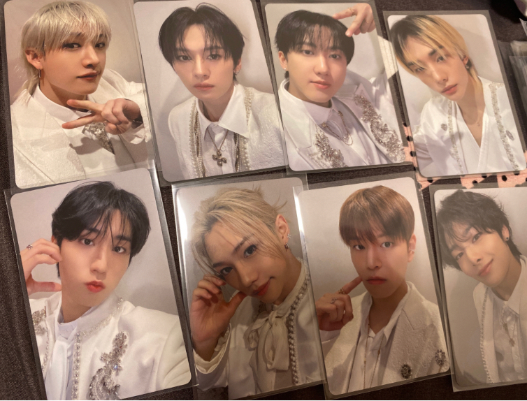 Hollow線下場限（大阪）一套