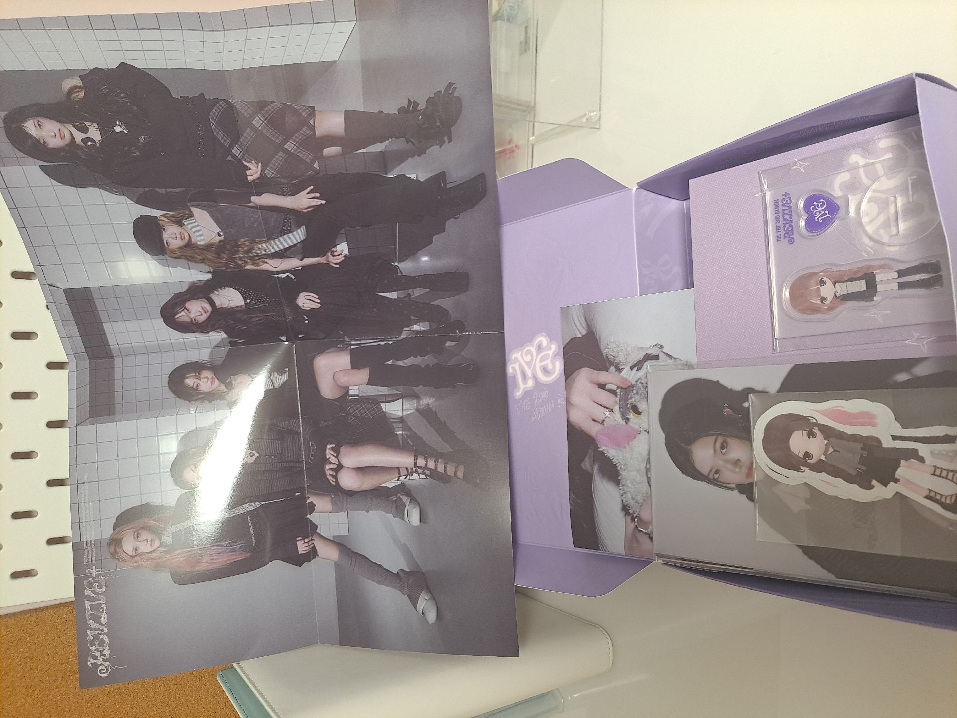 REVIVE+特別版專輯含員瑛立牌僅無小卡