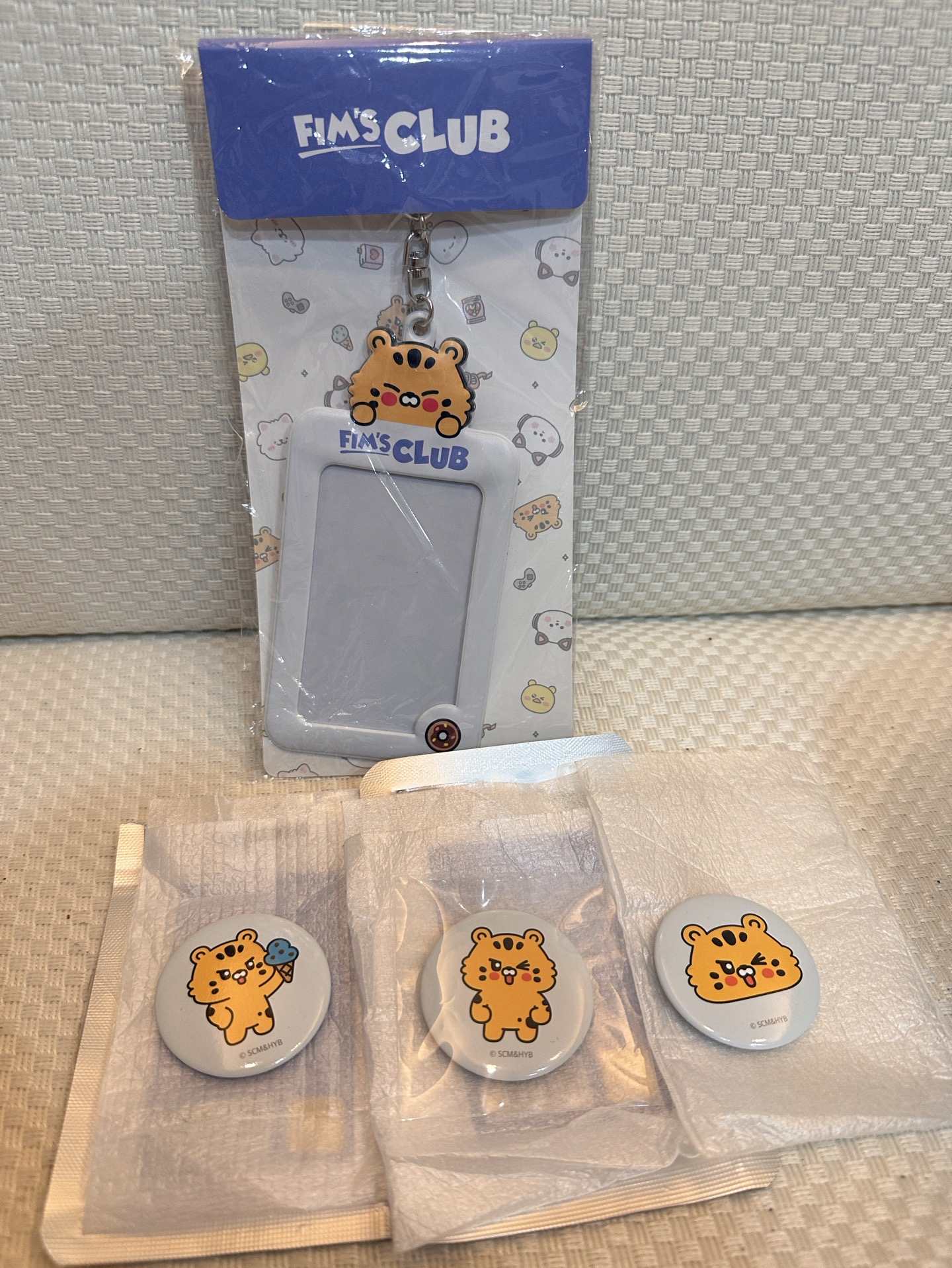 LE SSERAFIM FIM’S CLUB采源 卡套 徽章組 金阿奇