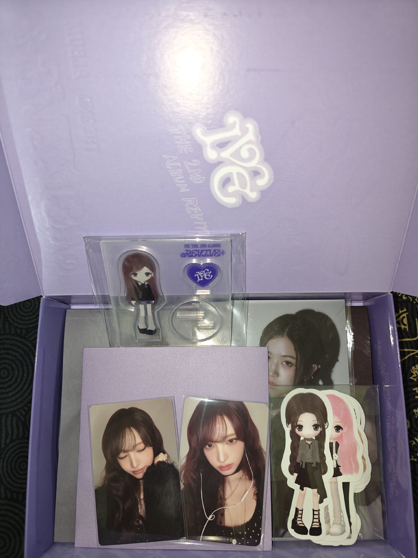 REVIVE+ Loved ive Liz專輯卡+空專（無特典無立牌）