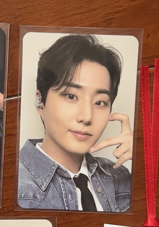 🦊世巡入場卡（多帶一張🐻小卡或書籤）