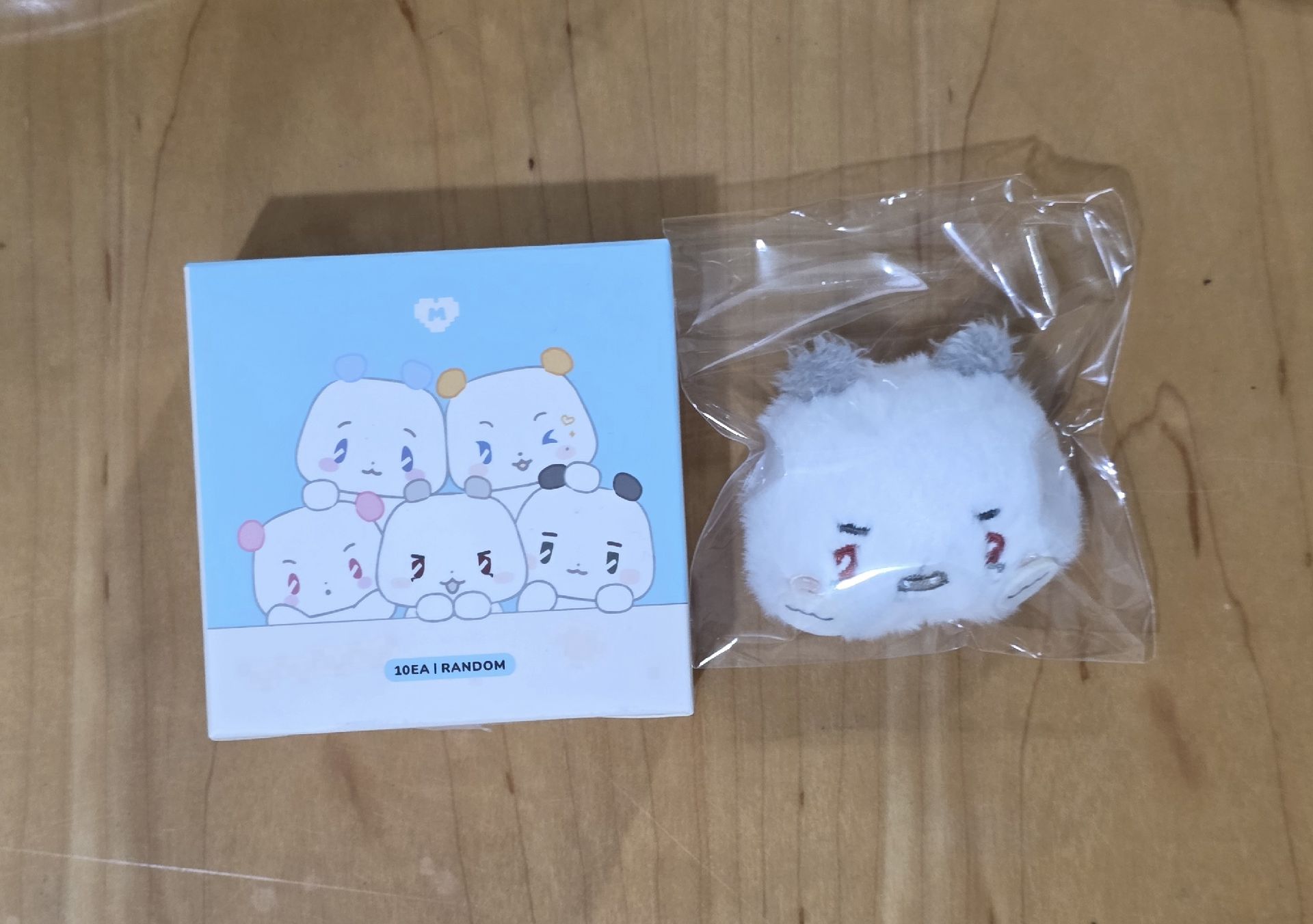 PLAVE MMMM徽章銀虎❤️一般款