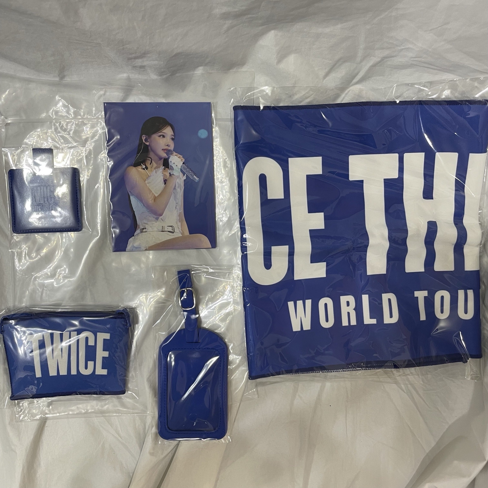 全新未拆 台北場VIP入場禮包除了吊牌全都有