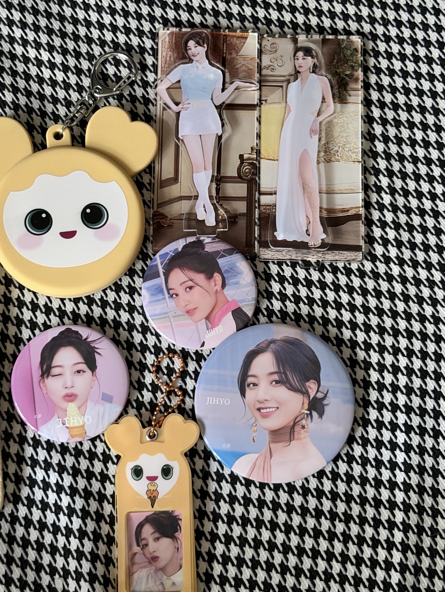 （現貨 整圖出 可當日寄出）twice lovelys 志效盤 徽章套 卡套