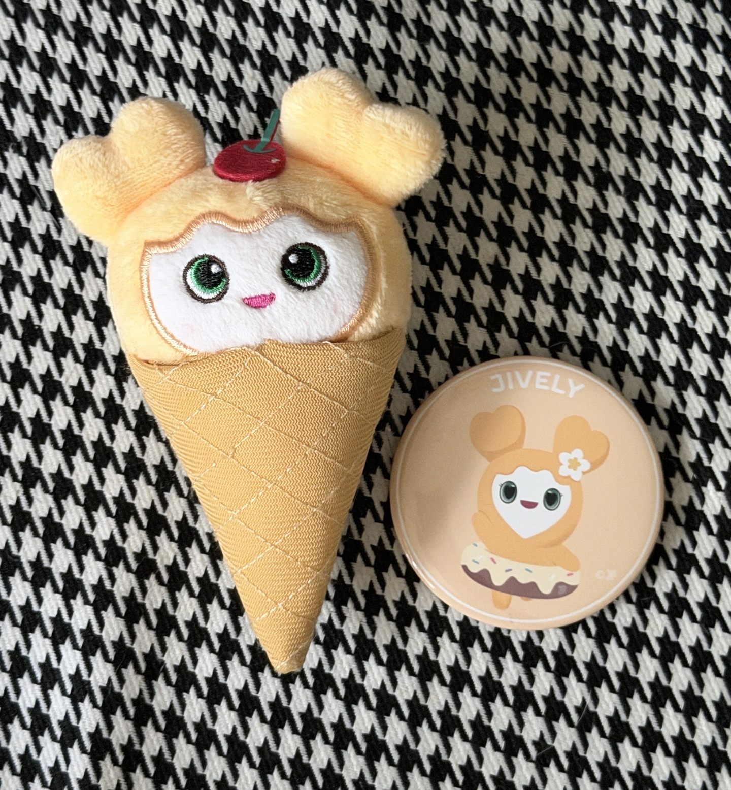 （現貨 兩個一起出 可當日寄出）twice 志效 冰淇淋 lovelys