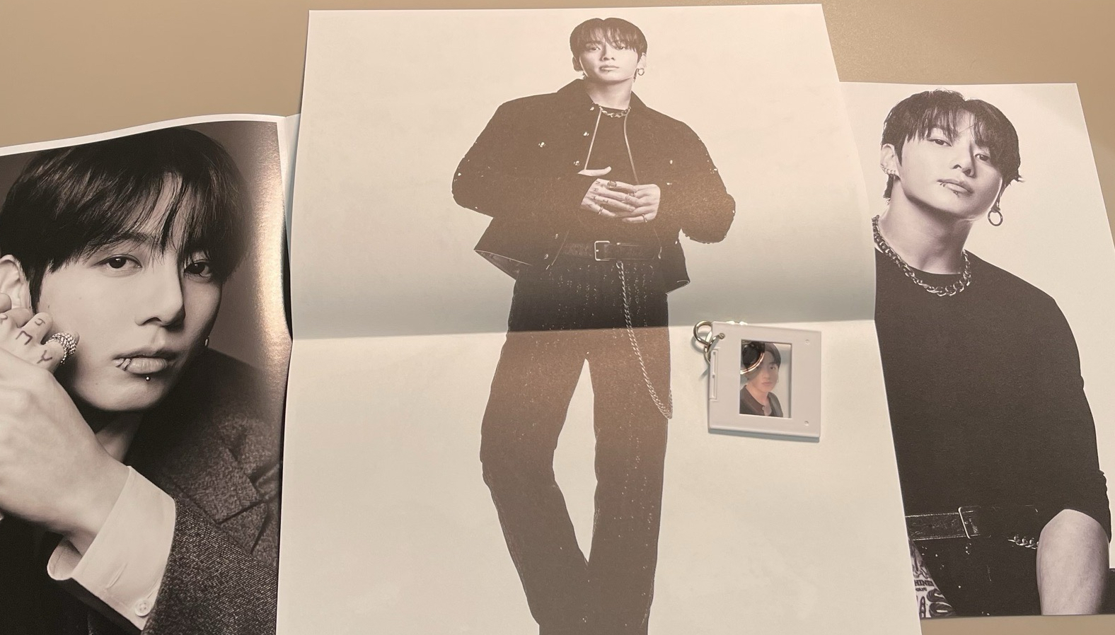 BTS ARIRANG JK L版3張海報 + 底片鑰匙圈吊飾