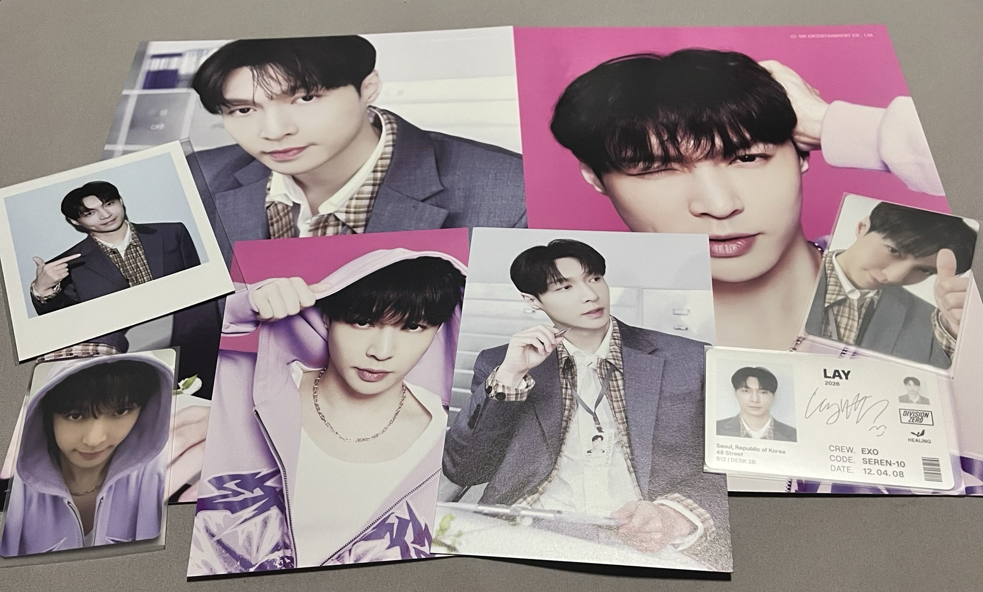 2026年曆 張藝興Lay組合 小卡+隨機拍立得+明信片+海報紙卡