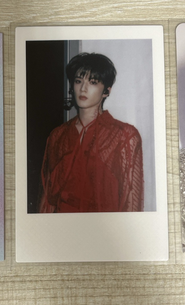 劉耀文上海紅衣拍立得