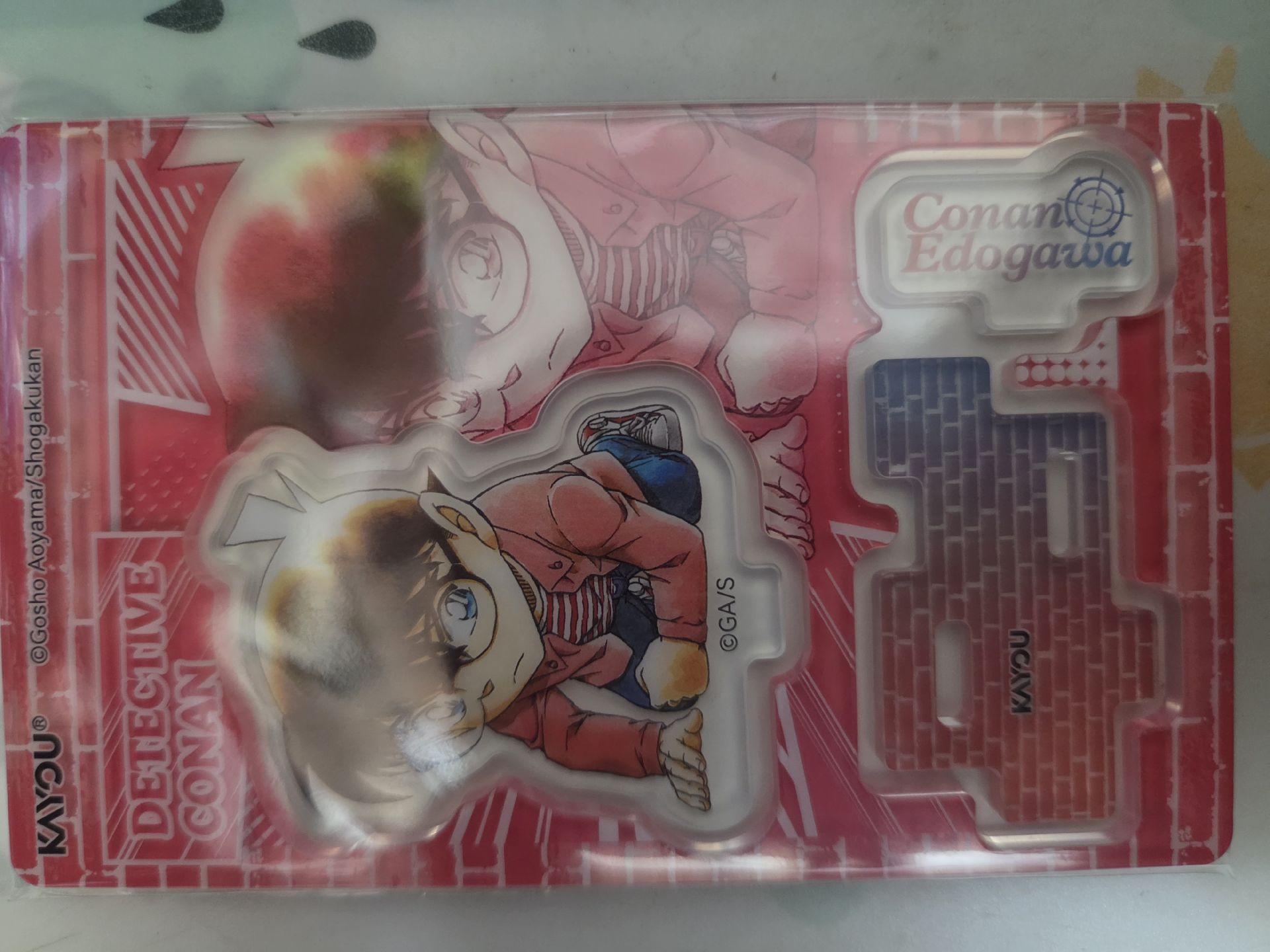 柯南趴地板