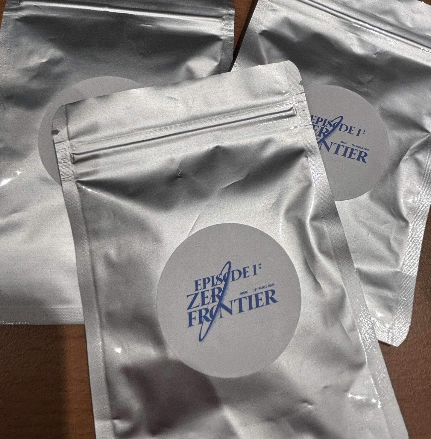 世巡 毛絨徽章未拆