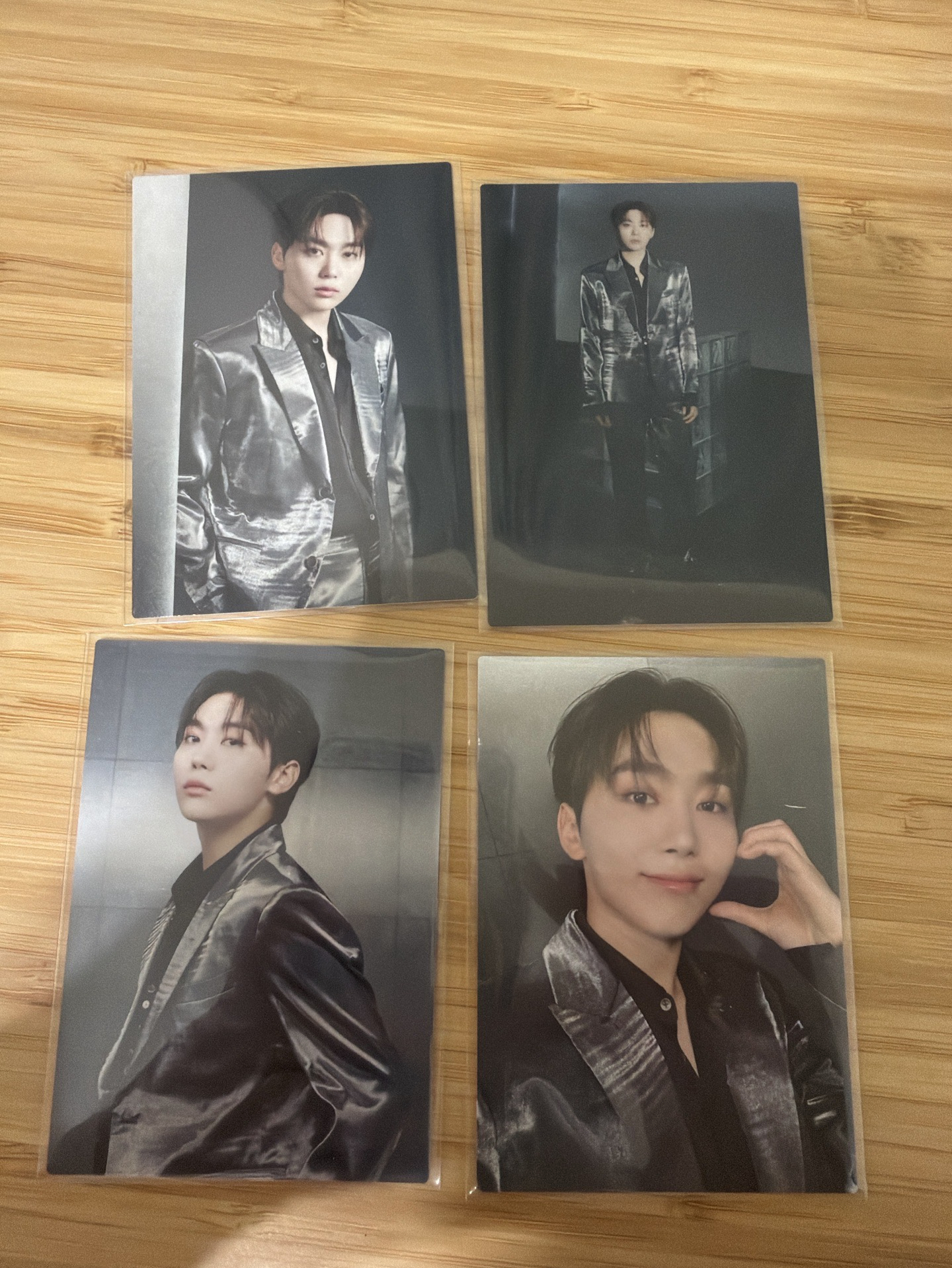 RIGHT HERE 卡包卡 37.50.66.102共4張