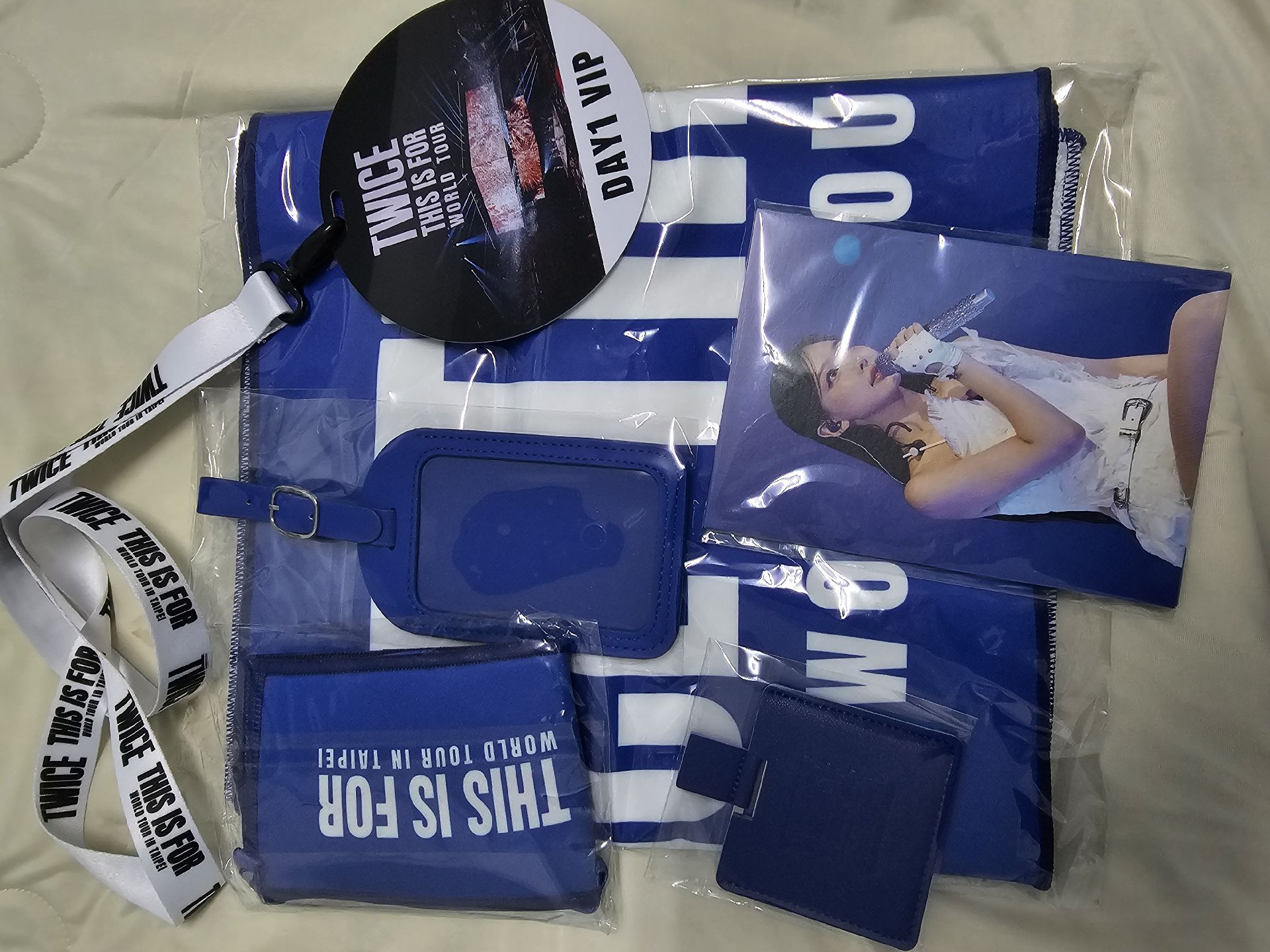 台北場 VIP 整套不拆 含立牌