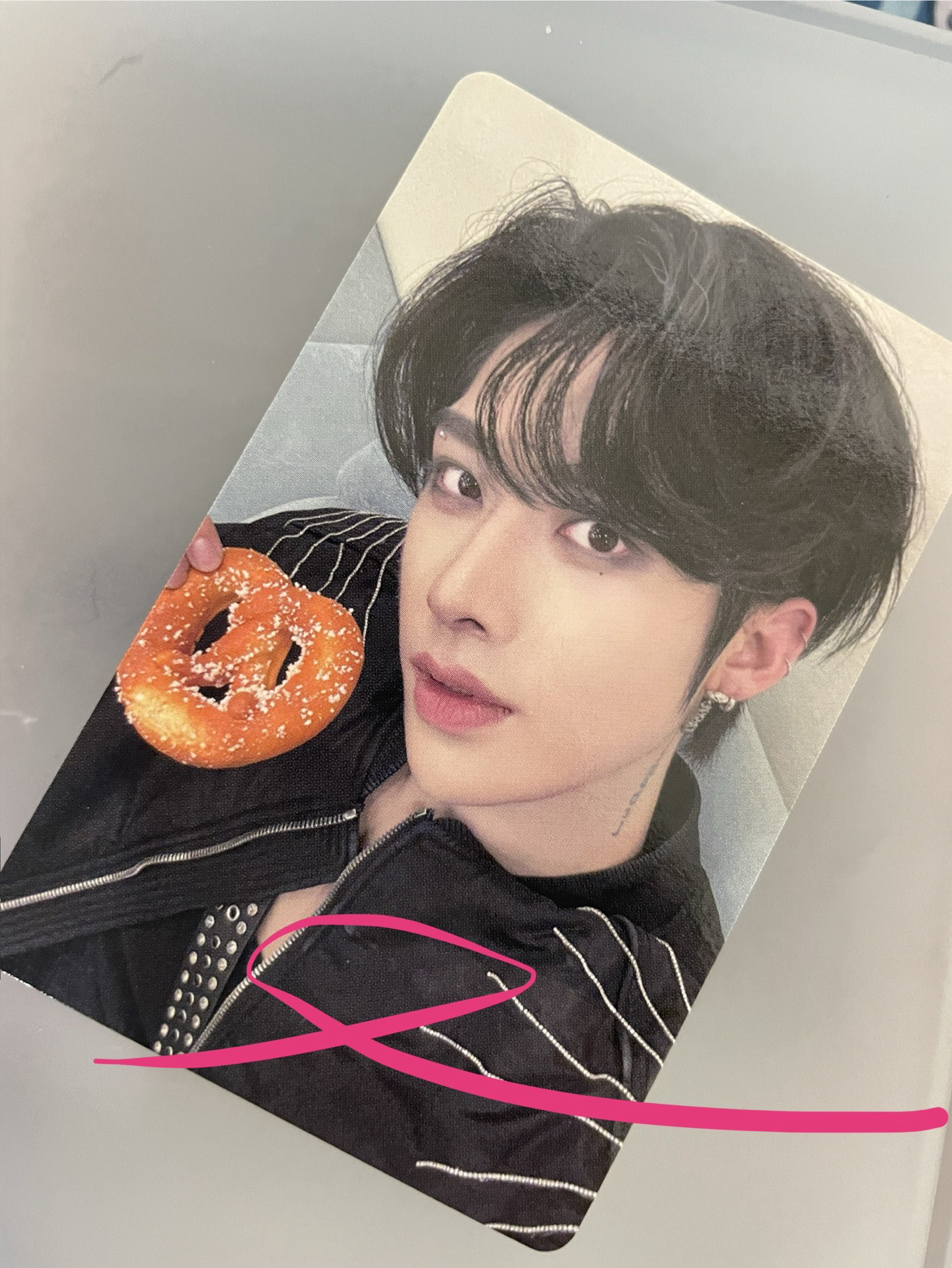 ZB1 吃麵包 咬麵包 麵包好吃