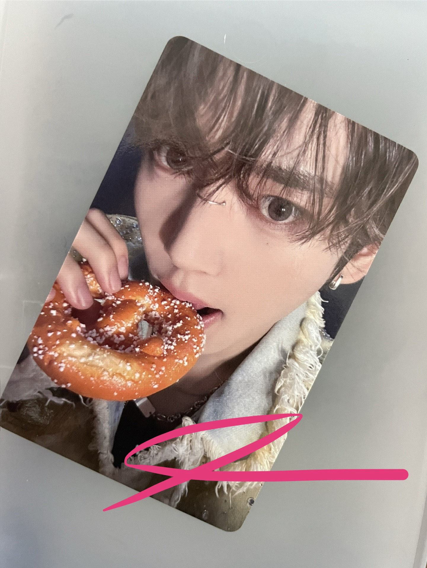 ZB1 吃麵包 咬麵包 麵包好吃