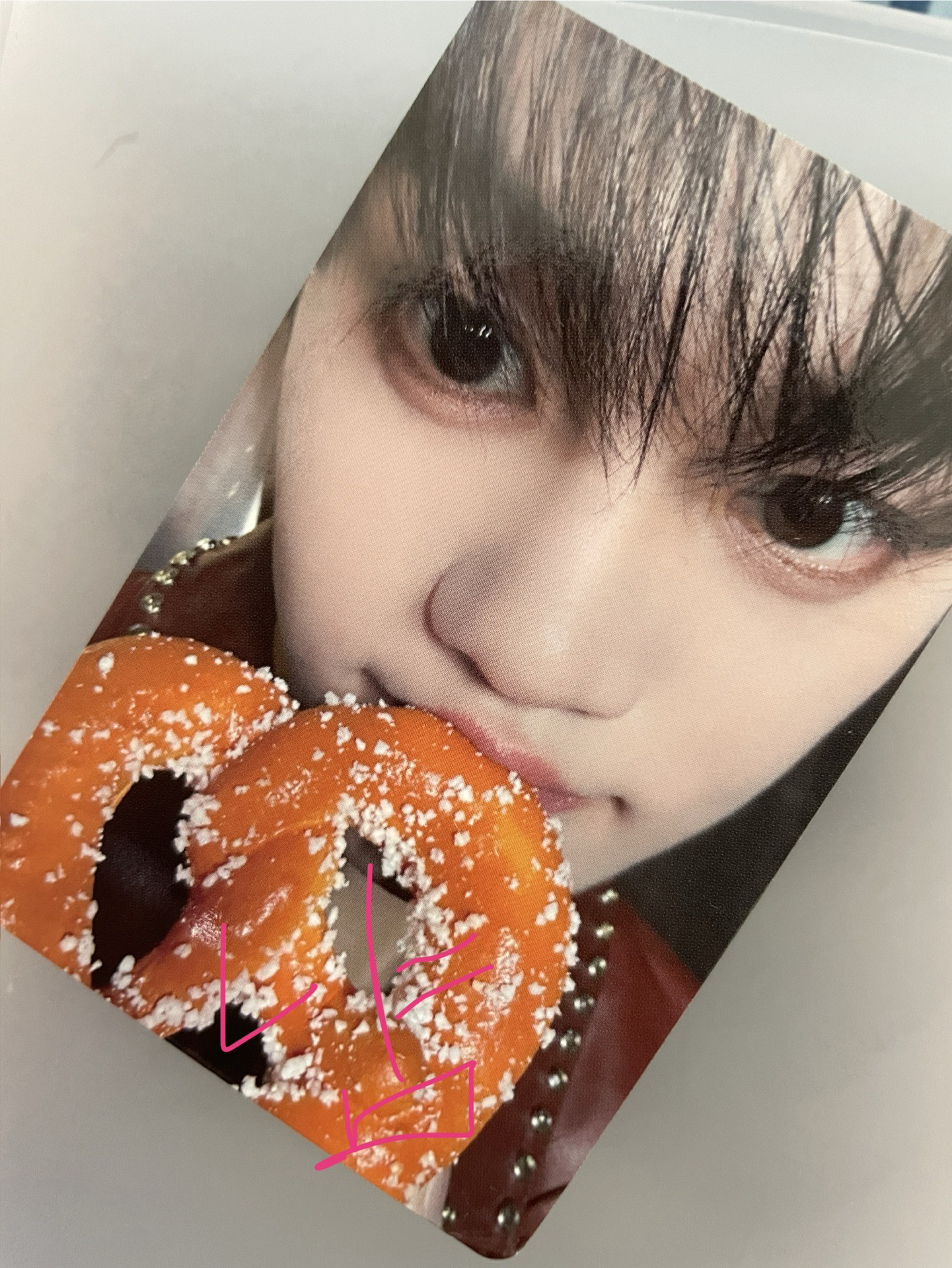 ZB1 吃麵包 咬麵包 麵包好吃