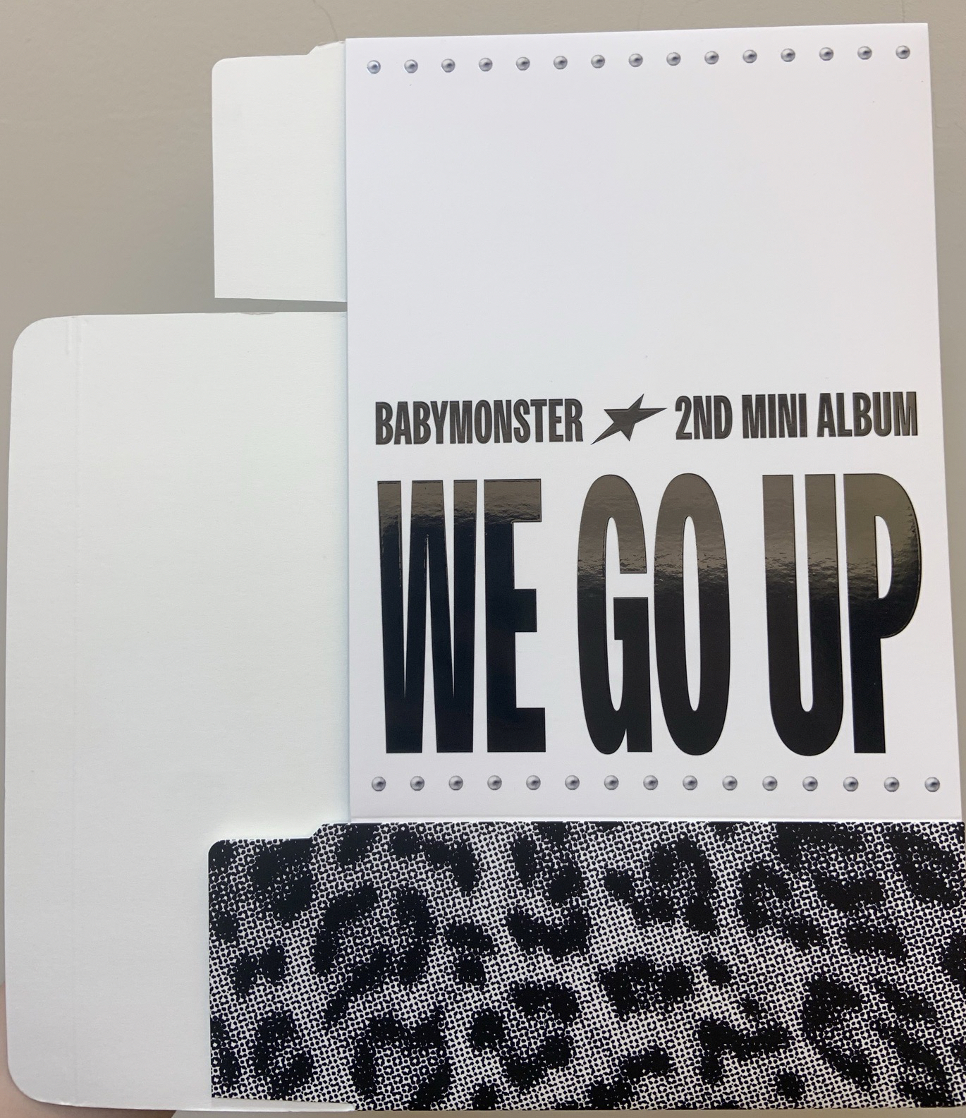 We Go Up 專輯盒子