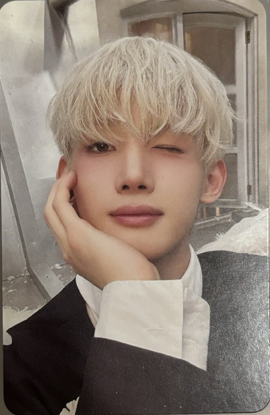 白髮天使的托下巴wink