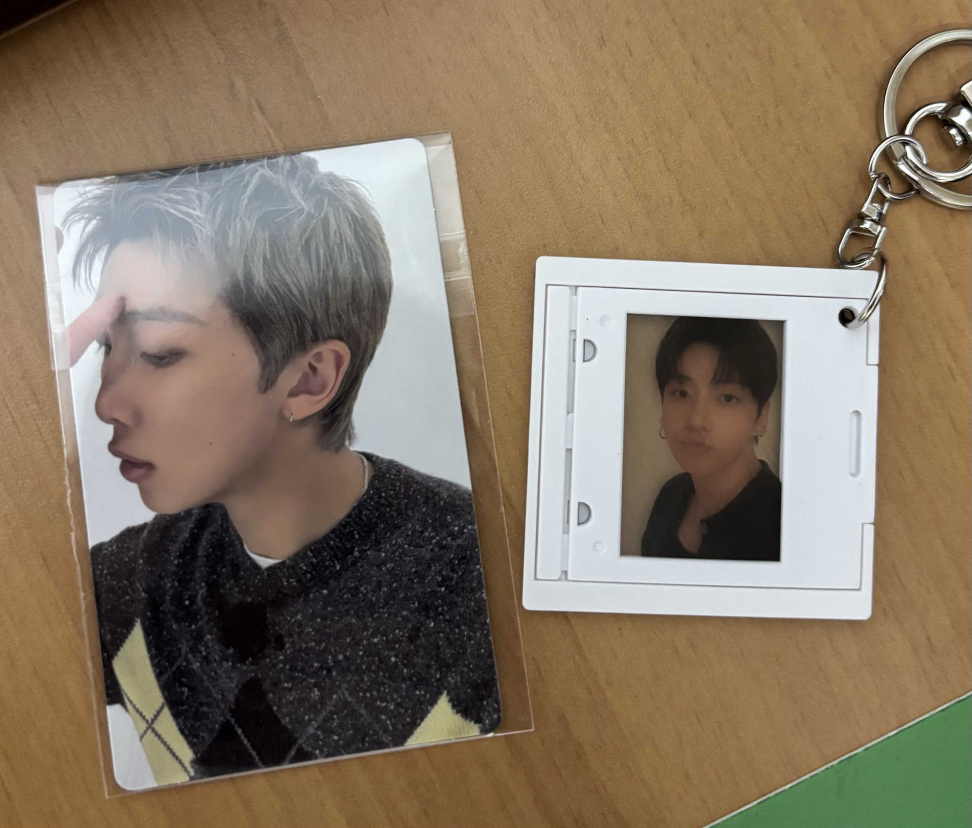 俊特典卡+國鑰匙圈