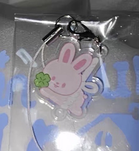 粉紅拿幸運草旻