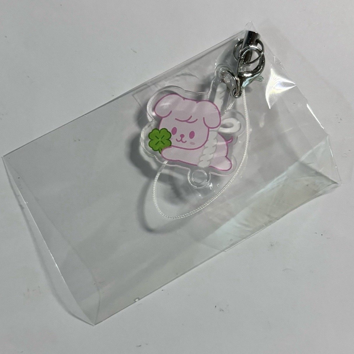 粉紅拿幸運草玟